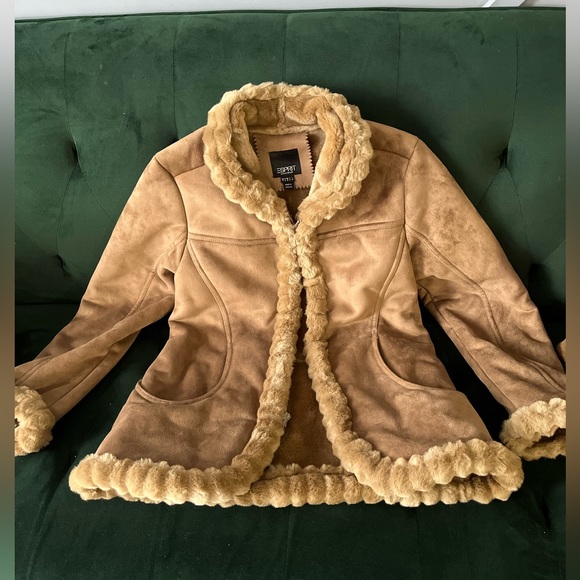 Esprit - Picture 1 of 5